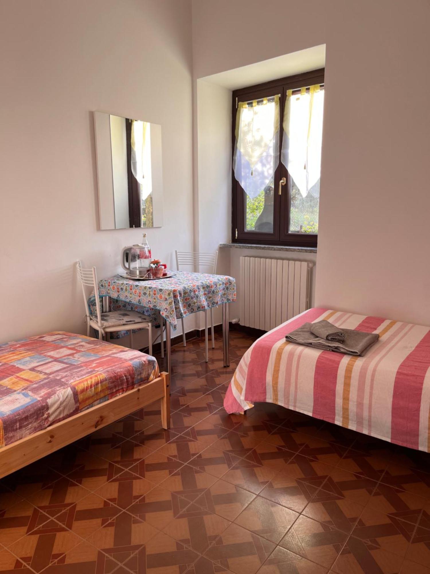 Il Cortile Como Single & Double Room In Apartment No Hotel Exterior photo