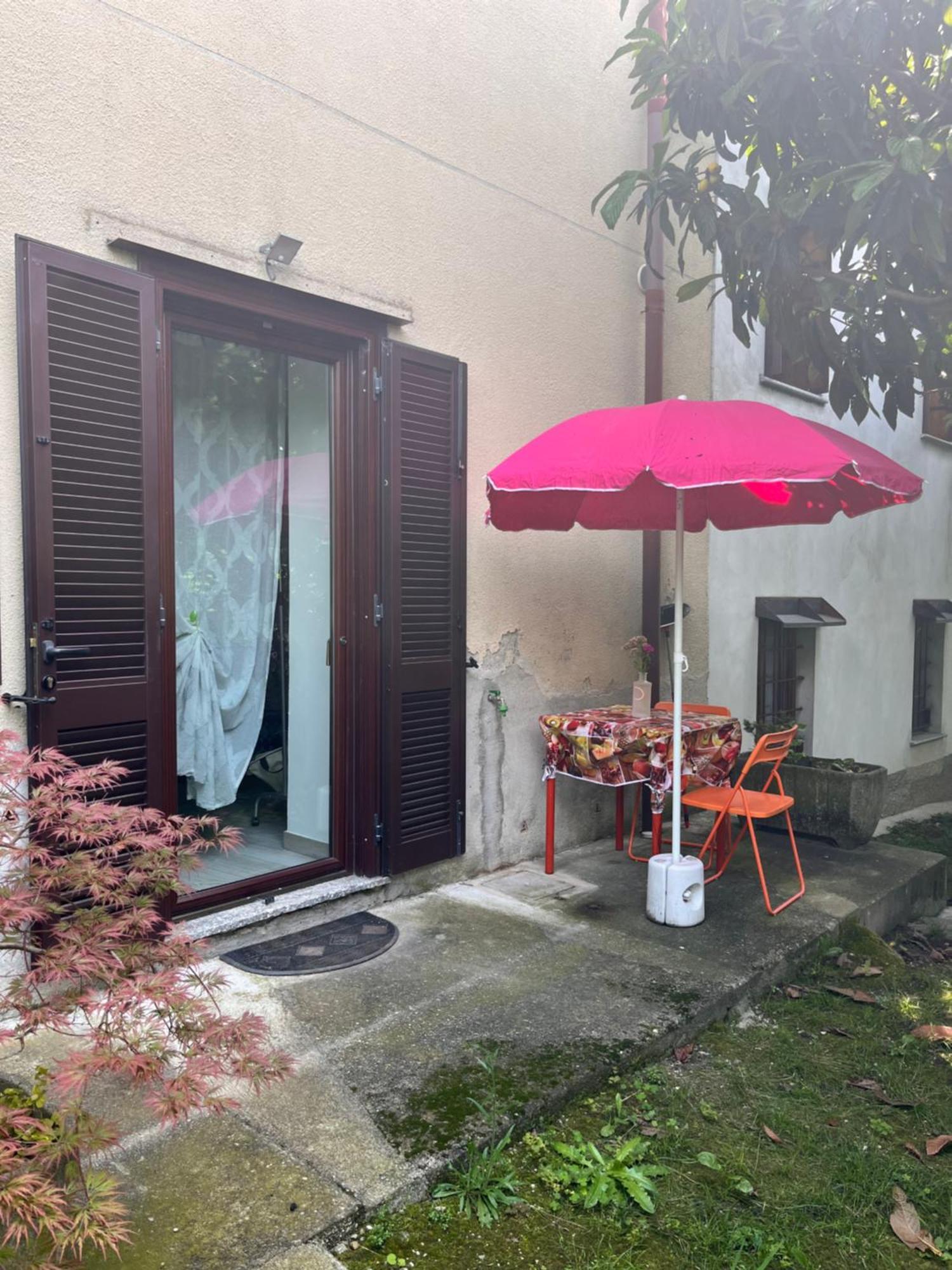 Il Cortile Como Single & Double Room In Apartment No Hotel Exterior photo