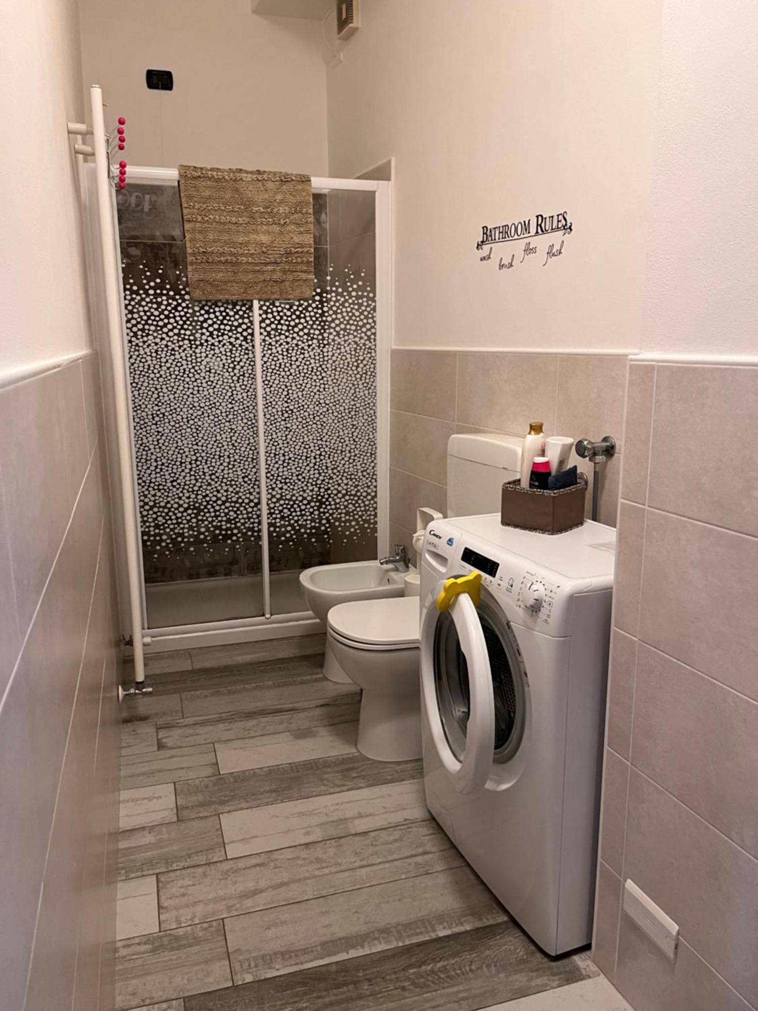 Il Cortile Como Single & Double Room In Apartment No Hotel Exterior photo
